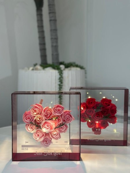 تحفة زجاج مضيئة وردة قلب