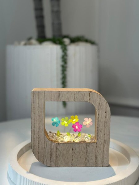 تحفة خشبيه وردة كريستال مضيئه بيضاوية