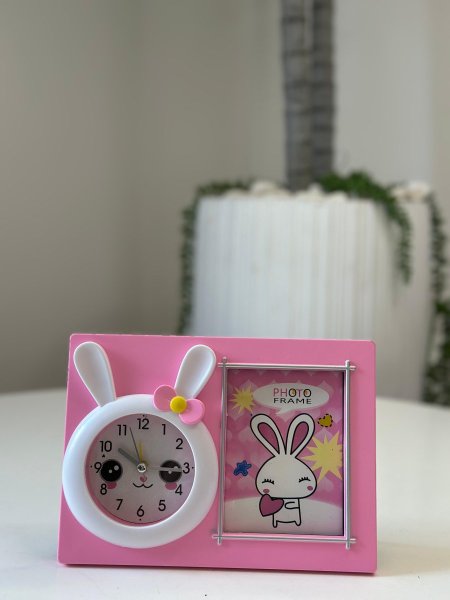 برواز صور مع ساعة منبه أرنب