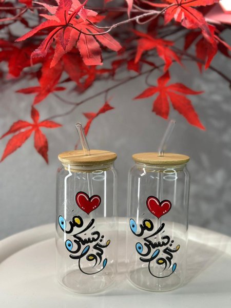 كاسة شفاف مع مصاصة من يسكن الروح