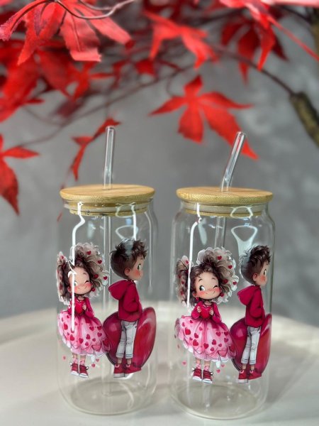 كاسة شفاف مع مصاصة ولد وبنت قلب