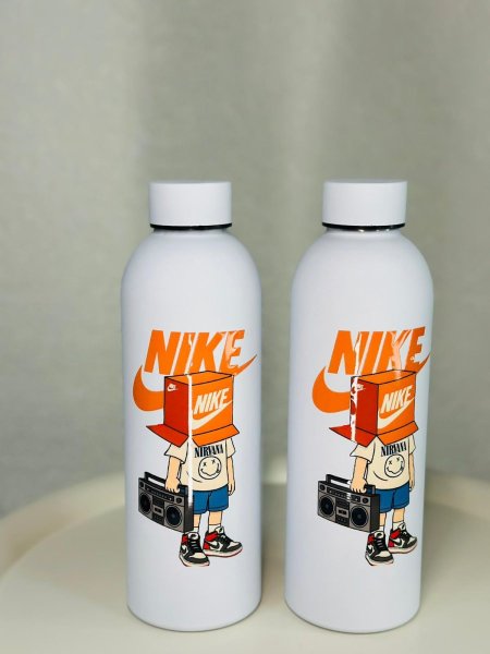 مطرة ثيرموس قصير Nike ابيض