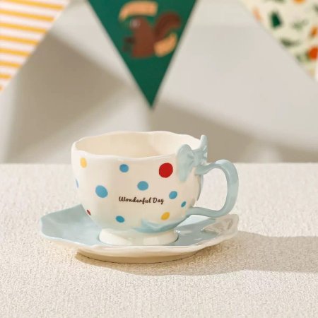 فنجان منقط ببيونه