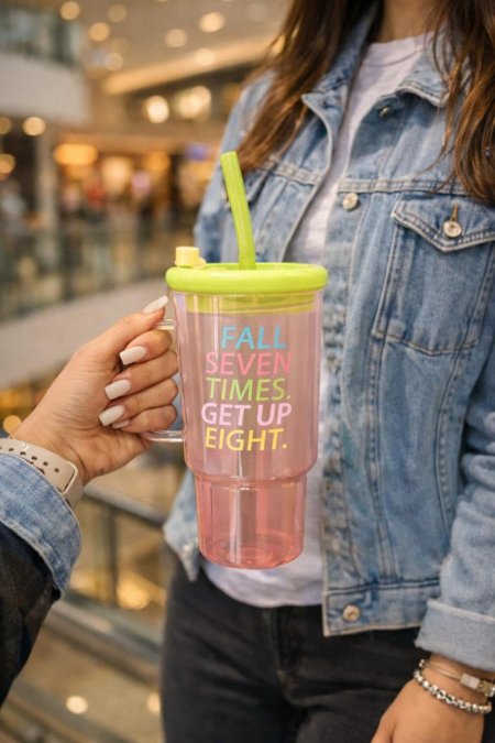 مطرة زجاج مع مصاصه