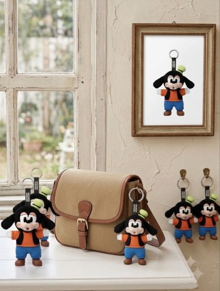 مدالية pop mart Disney بندق أصلي 