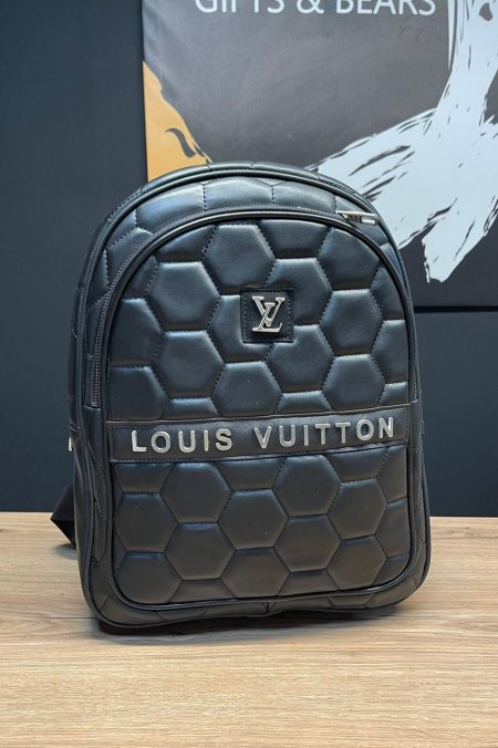شنط صبايا جلد _Louis Vuitton
