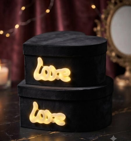 صندوق قلب مخمل LOVE مضيئ