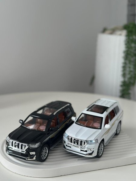 سياره جيب تيوتا