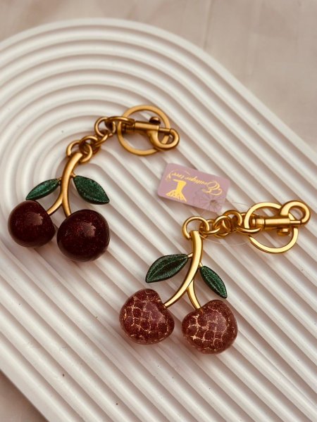 مدالية كرزه حجم كبير