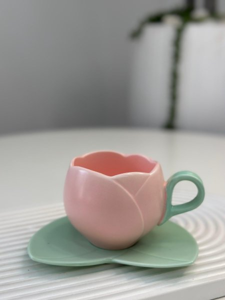 فنجان ورده مع كوستر