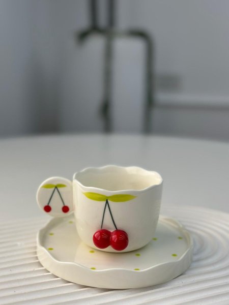 فنجان مع كوستر كرز