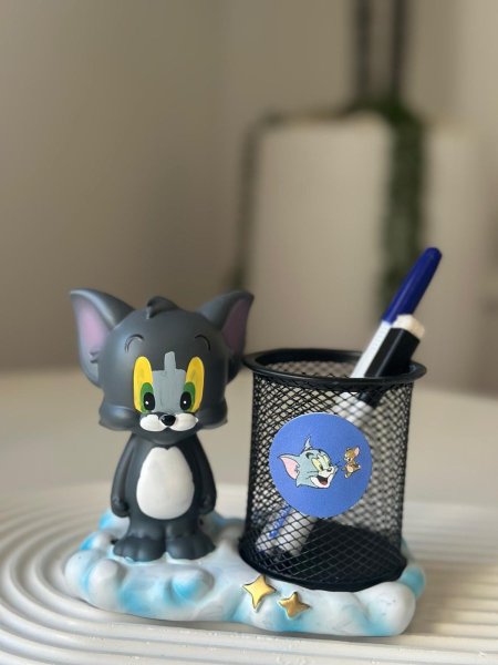 تحف مع سلة أقلام / توم وجيري