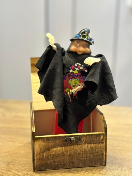 صندوق خشب مهرج حجم كبير