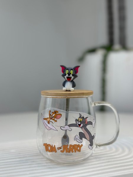 توم وجيري حامل ورده