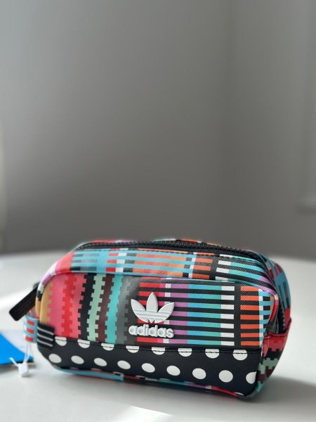 مقلمة adidas ملون