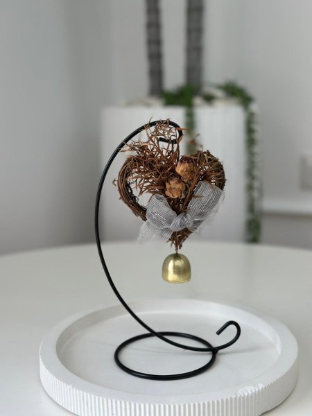 تحف حديد مع ورد تعليقة