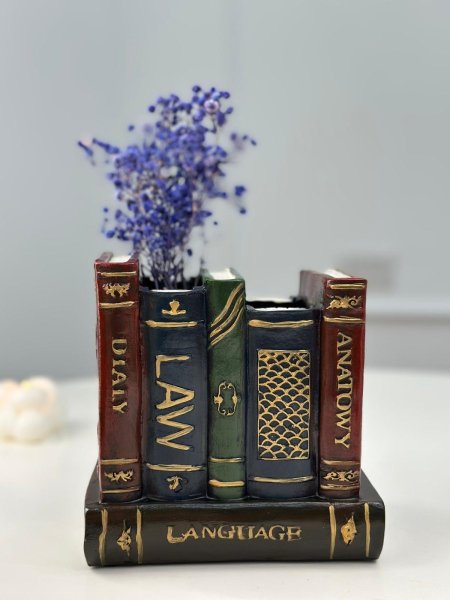 تحف كتب مقلمة