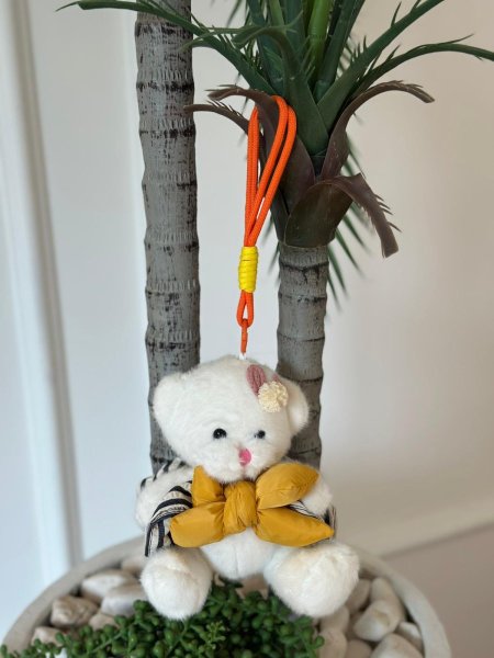 دب صغير حبيبات تعليقة (20سم) أبيض ببيونه