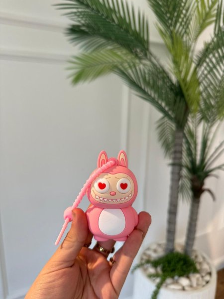 ميدالية لابوبو عيون