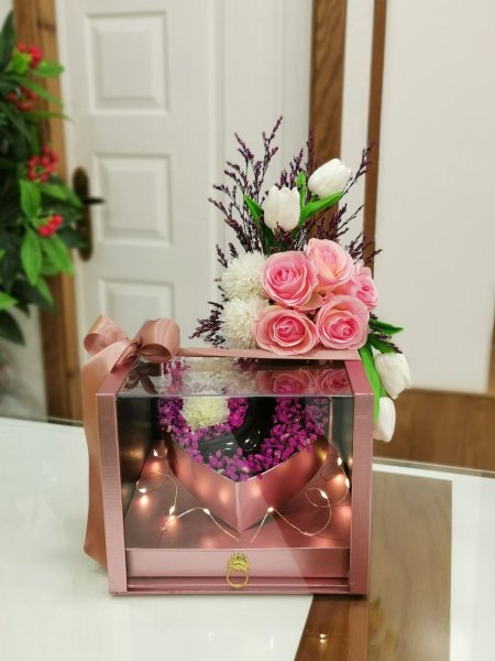 صندوق شفاف أكروليك مكعب قلب (وسط)