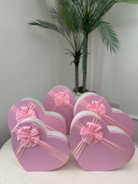 ابيض مع زهري