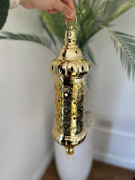 فانوس طويل ذهبي