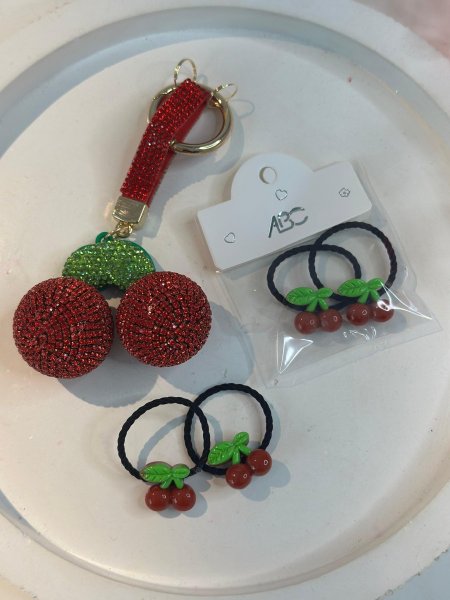 مغيط شعر كرزة احمر \سعر الكرت (15) عدد قطع 10 