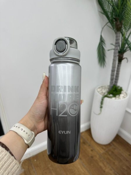 اسود ورمادي